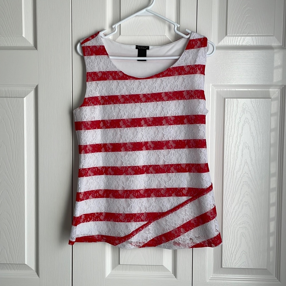 👚 Sleeveless Red/White Lacey Top .